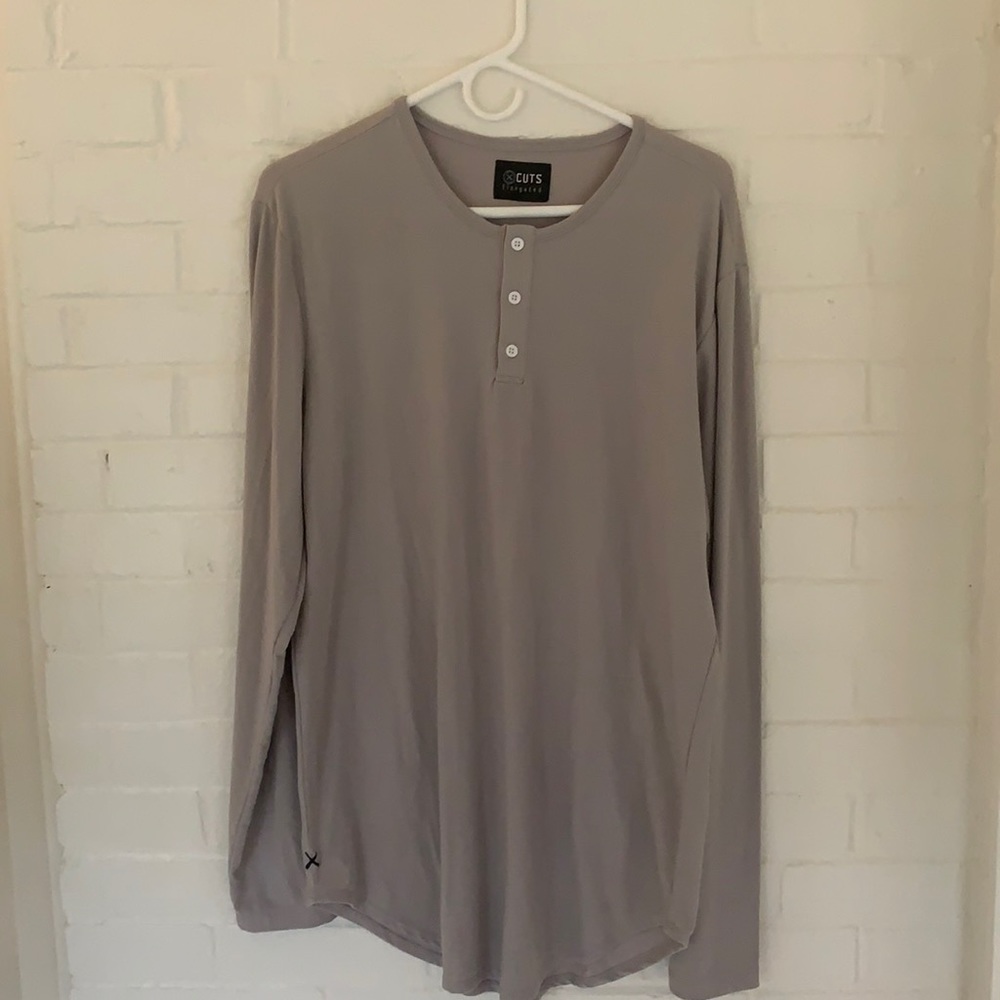 Cuts XL long sleeve t-shirt